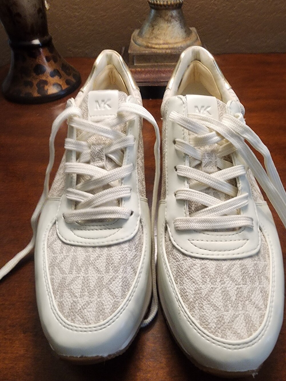 Women's Michael Kors Ivory White  Logo-Print Lace-Up Sneakers Sz.8M LIKE NEW!
